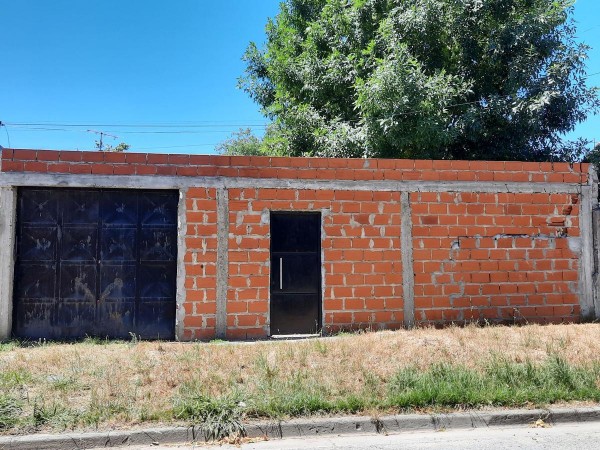 VENTA DE CASA CON SALIDA A 2 CALLES.