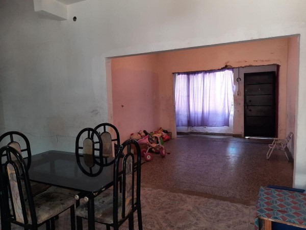 VENTA DE CASA CON SALIDA A 2 CALLES.