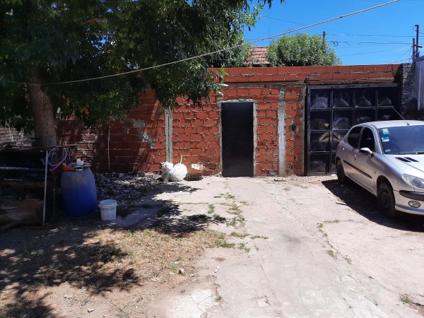 VENTA DE CASA CON SALIDA A 2 CALLES.