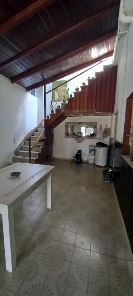 VENTA DE CASA EN ESQUINA CON TERRAZA, PATIO Y GARAJE + DTO 2 AM A TERMINAR. SE FINANCIA ! CONSULTE