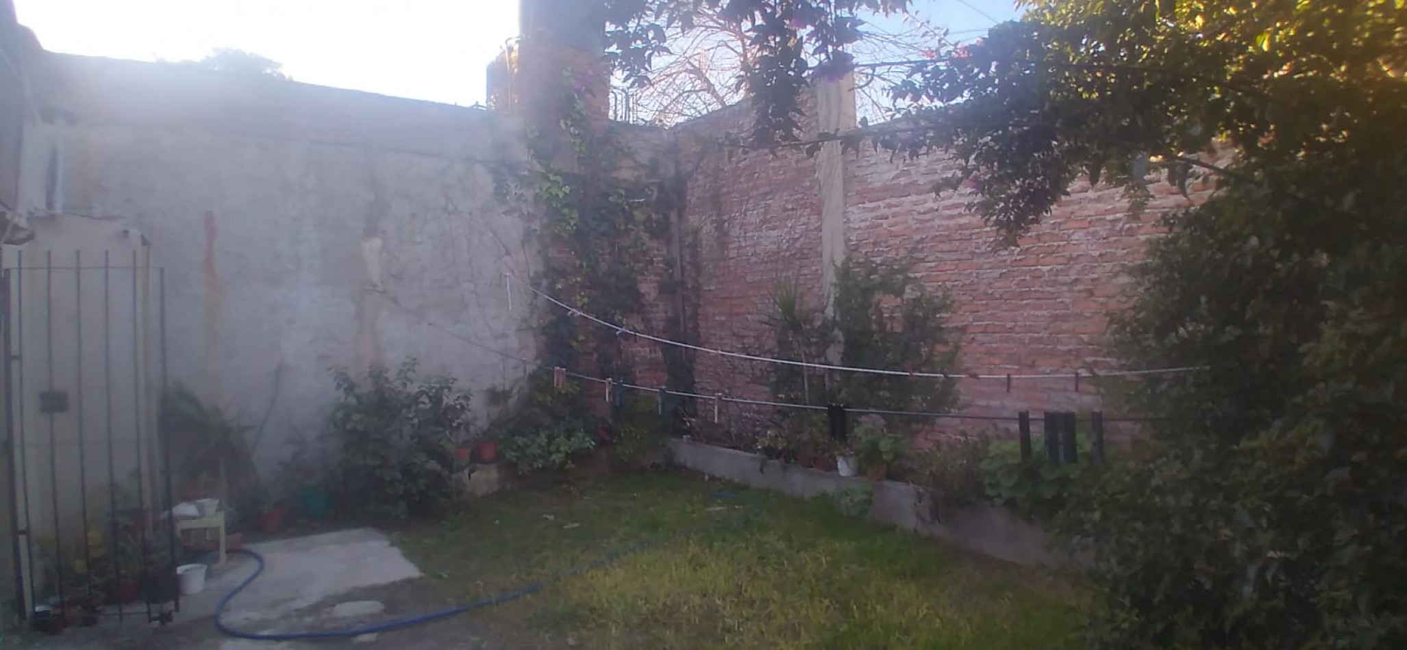 VENTA DE CASA CON AMPLIO TERRENO, MUY BUENA UBICACION.  SE ESCUCHAMOS OFERTAS!!