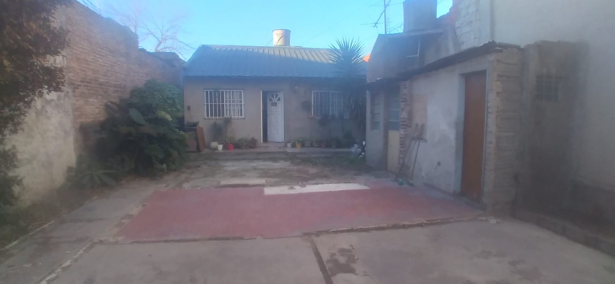 VENTA DE CASA CON AMPLIO TERRENO, MUY BUENA UBICACION.  SE ESCUCHAMOS OFERTAS!!