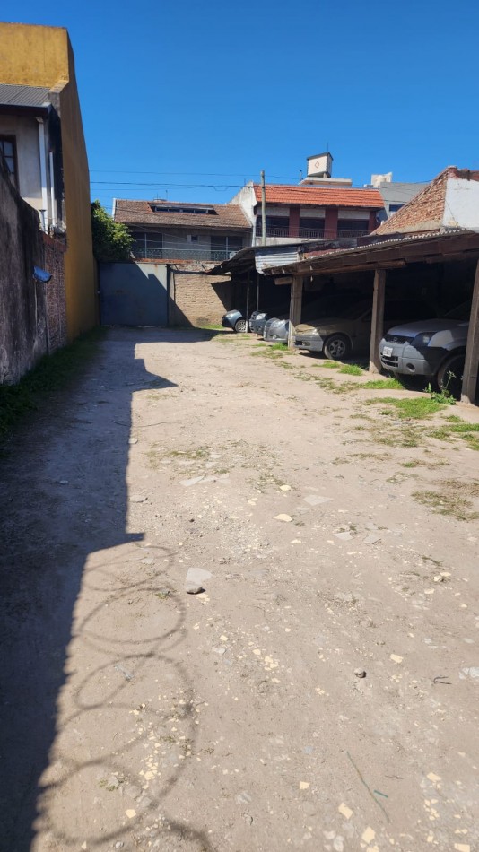 VENTA DE EXCELENTE LOTE (398M2 SUP.) SOBRE CUADRA COMERCIAL.