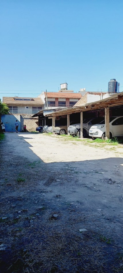 VENTA DE EXCELENTE LOTE (398M2 SUP.) SOBRE CUADRA COMERCIAL.