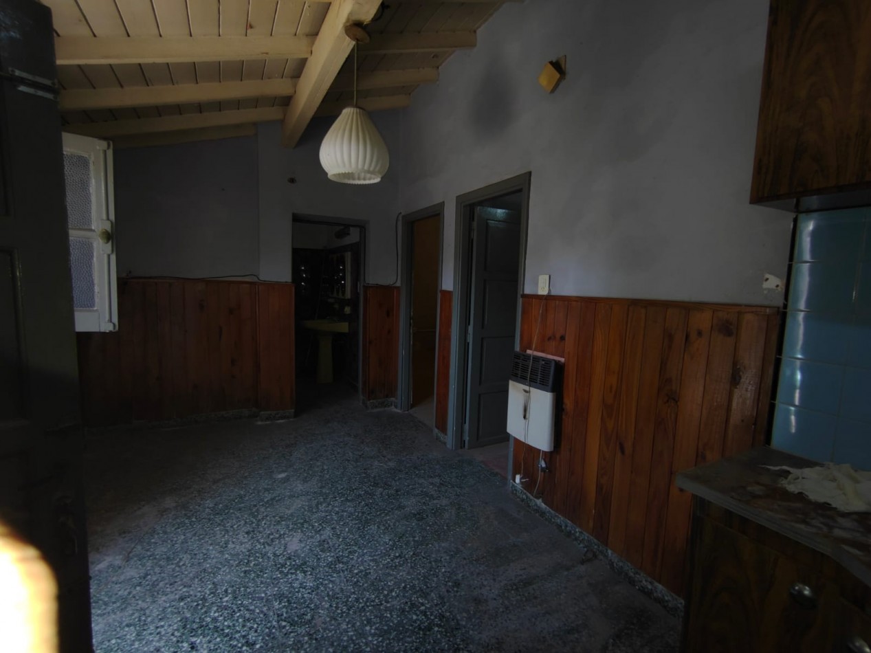 ALQUILER DE CASA 3 AMBIENTES CON JARDIN FRONTAL, PATIO Y ENTRADA DE AUTO