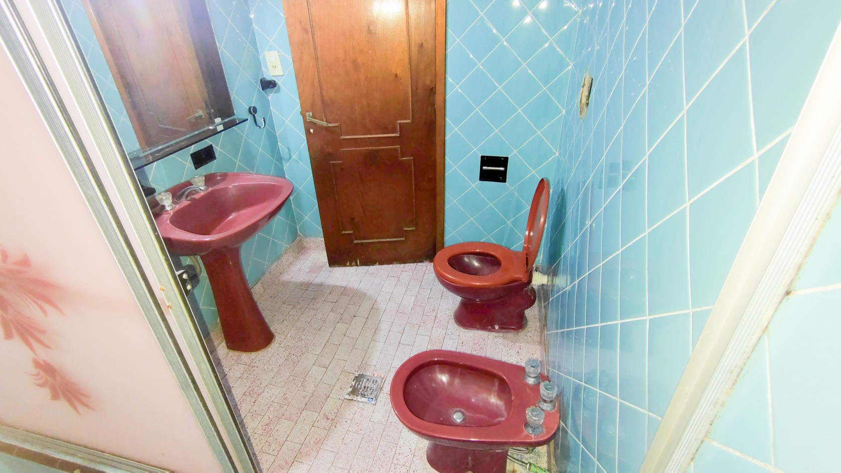 VENTA DE CASA EN ESQUINA CON TERRAZA, PATIO Y GARAJE + DTO 2 AM A TERMINAR