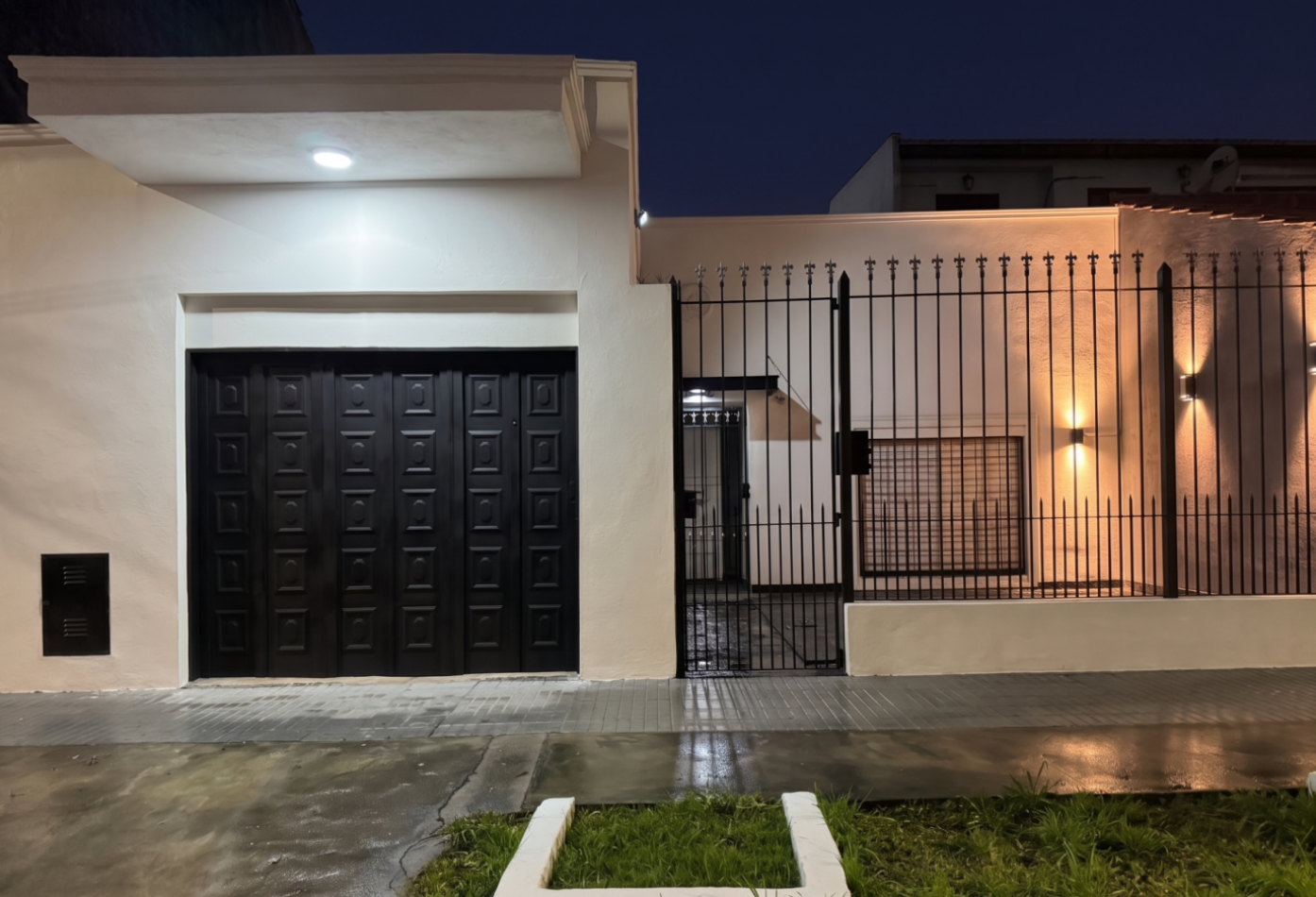 VENTA CASA DE 3 AMBIENTES CON GRAN JARDIN Y GARAGE