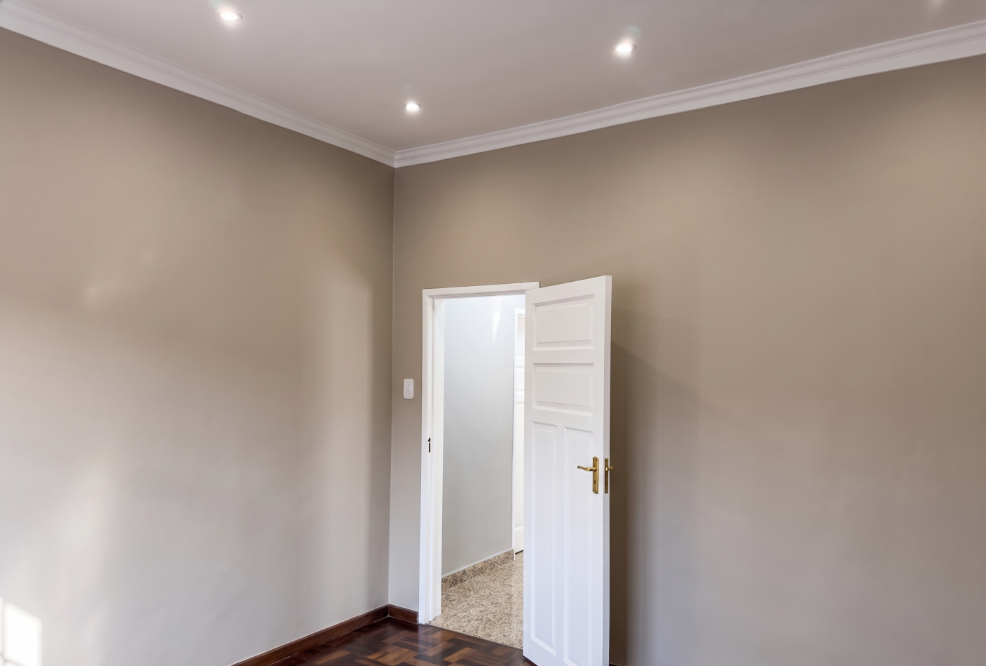 VENTA CASA DE 3 AMBIENTES CON GRAN JARDIN Y GARAGE