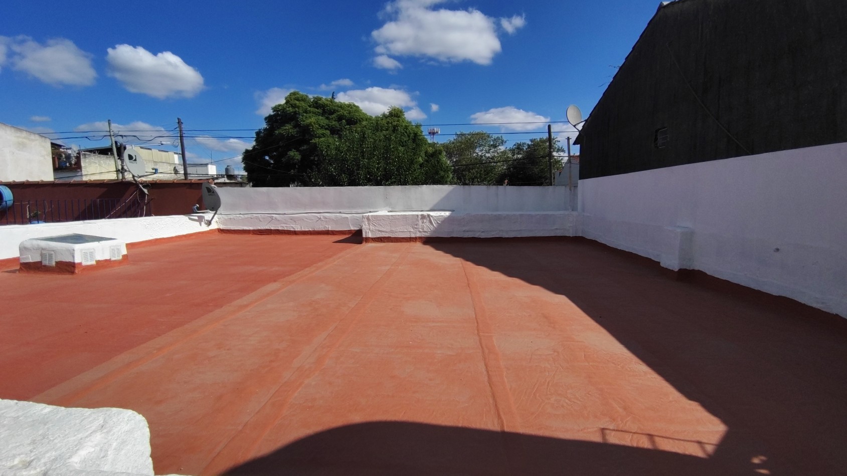 VENTA CASA DE 3 AMBIENTES CON GRAN JARDIN Y GARAGE