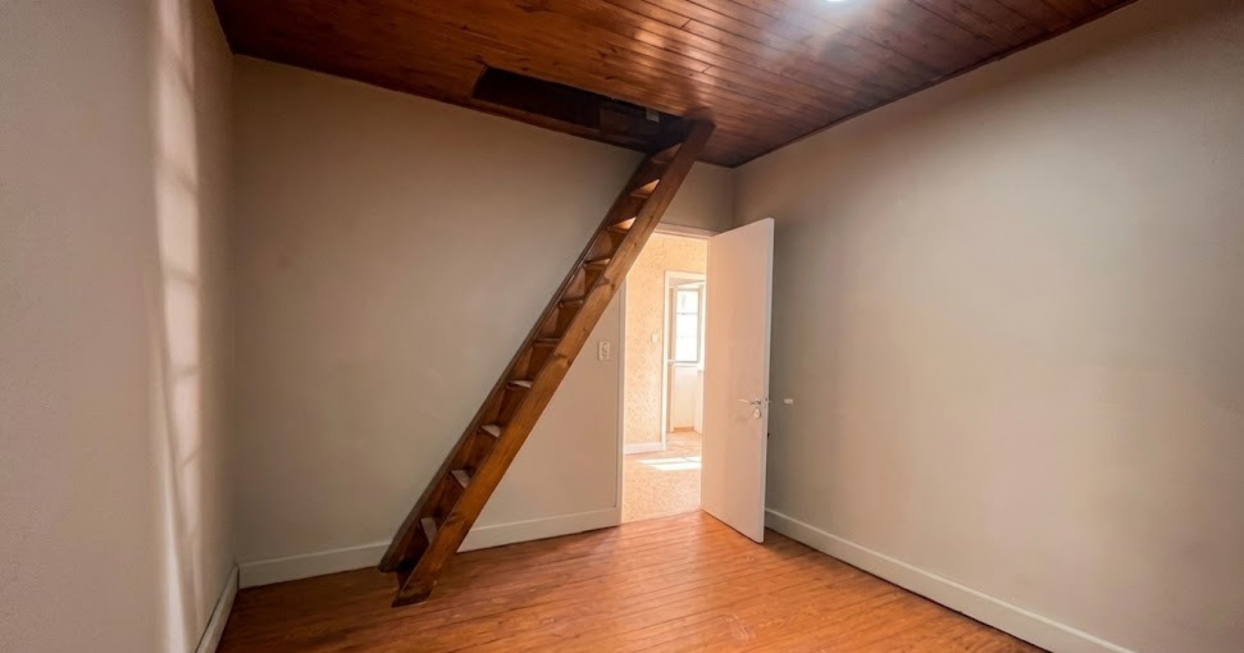 VENTA DE DEPARTAMENTO EN 1 ER PISO DE 5 AMBIENTES CON TERRAZA PROPIA