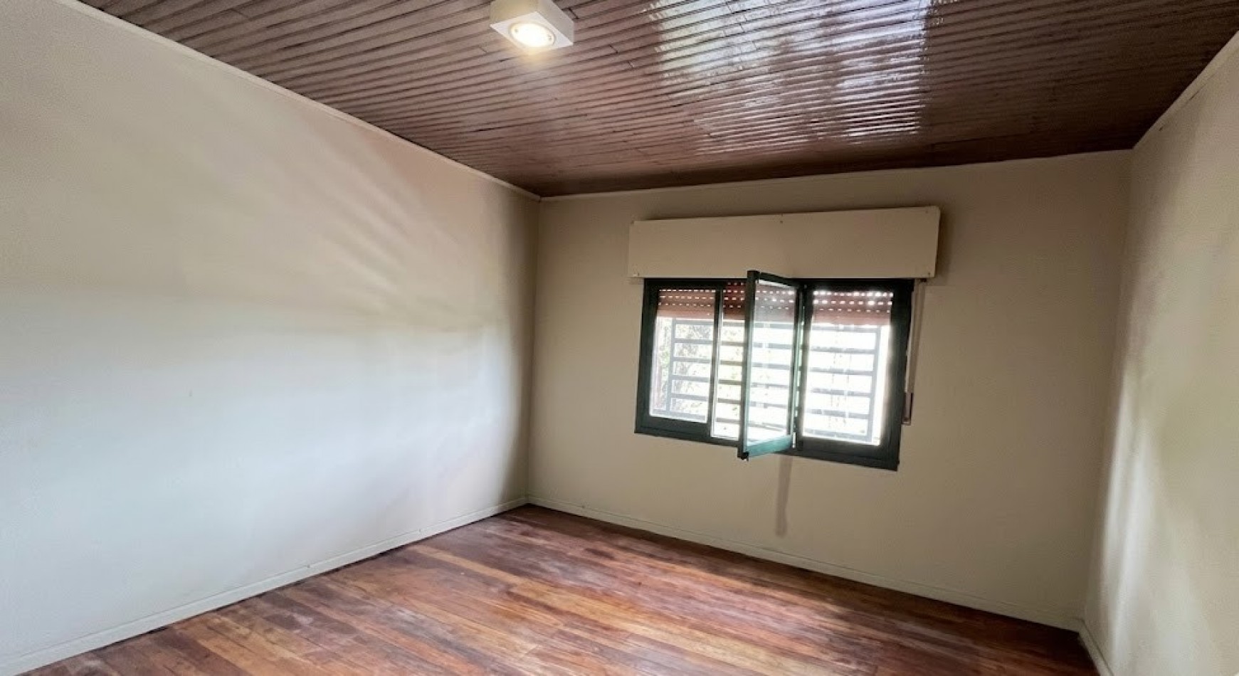 VENTA DE DEPARTAMENTO EN 1 ER PISO DE 5 AMBIENTES CON TERRAZA PROPIA