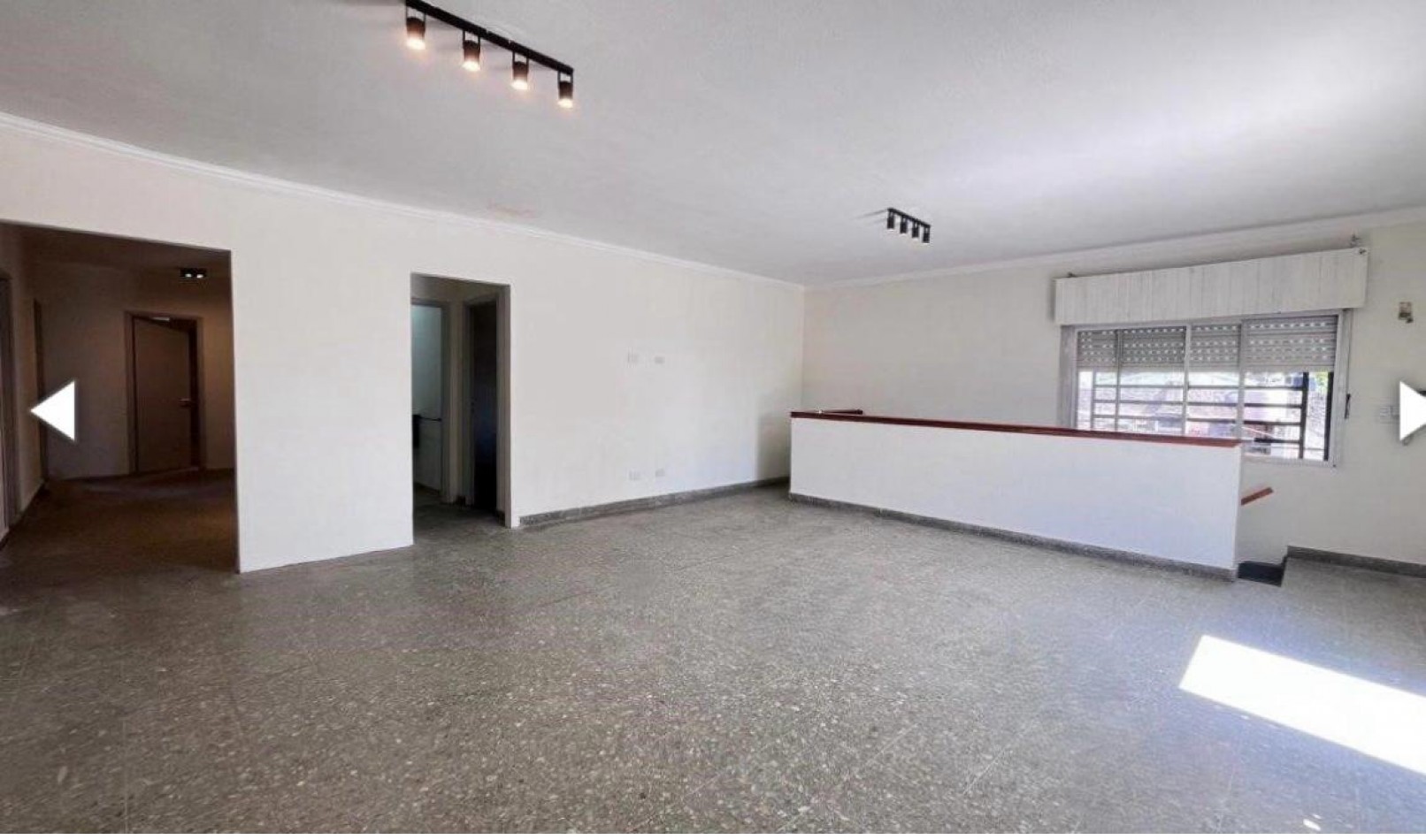 VENTA DE DEPARTAMENTO EN 1 ER PISO DE 5 AMBIENTES CON TERRAZA PROPIA