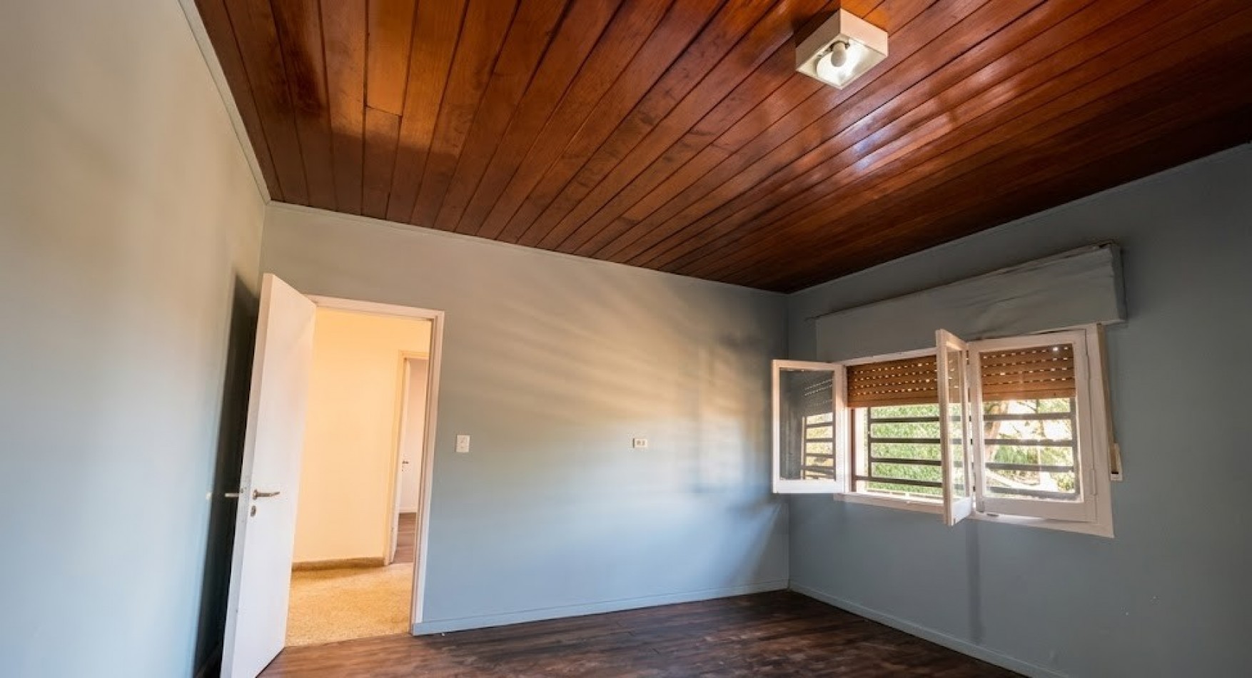 VENTA DE DEPARTAMENTO EN 1 ER PISO DE 5 AMBIENTES CON TERRAZA PROPIA