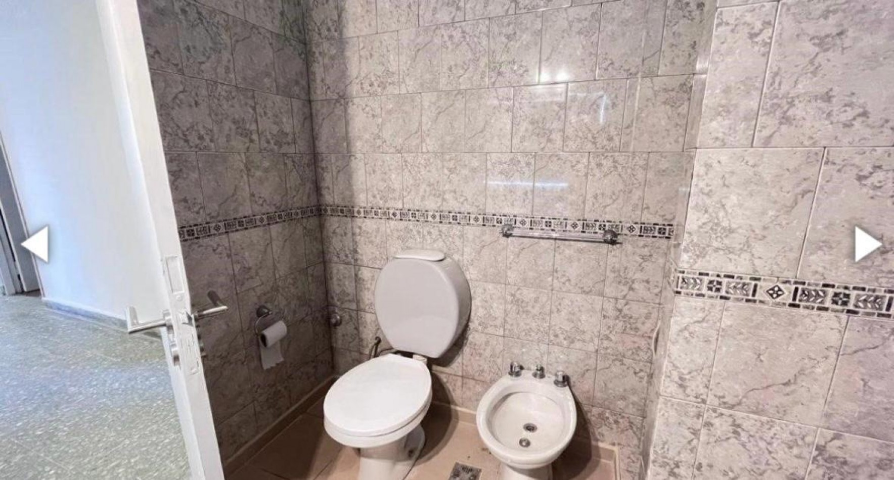 VENTA DE DEPARTAMENTO EN 1 ER PISO DE 5 AMBIENTES CON TERRAZA PROPIA