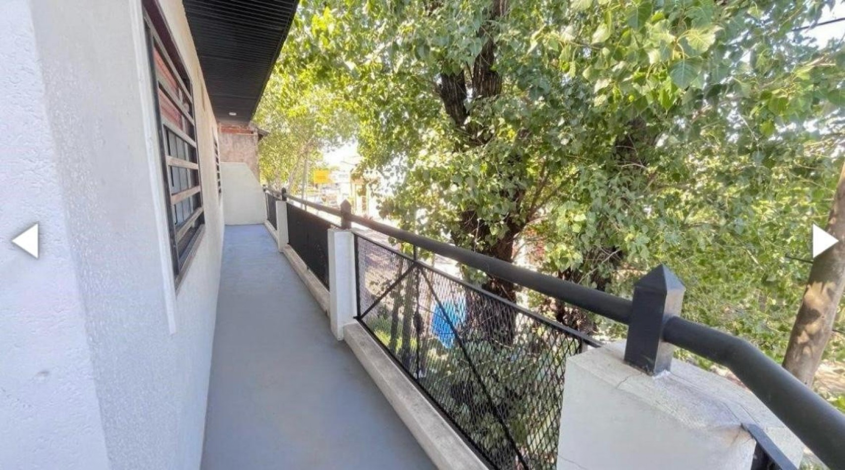 VENTA DE DEPARTAMENTO EN 1 ER PISO DE 5 AMBIENTES CON TERRAZA PROPIA