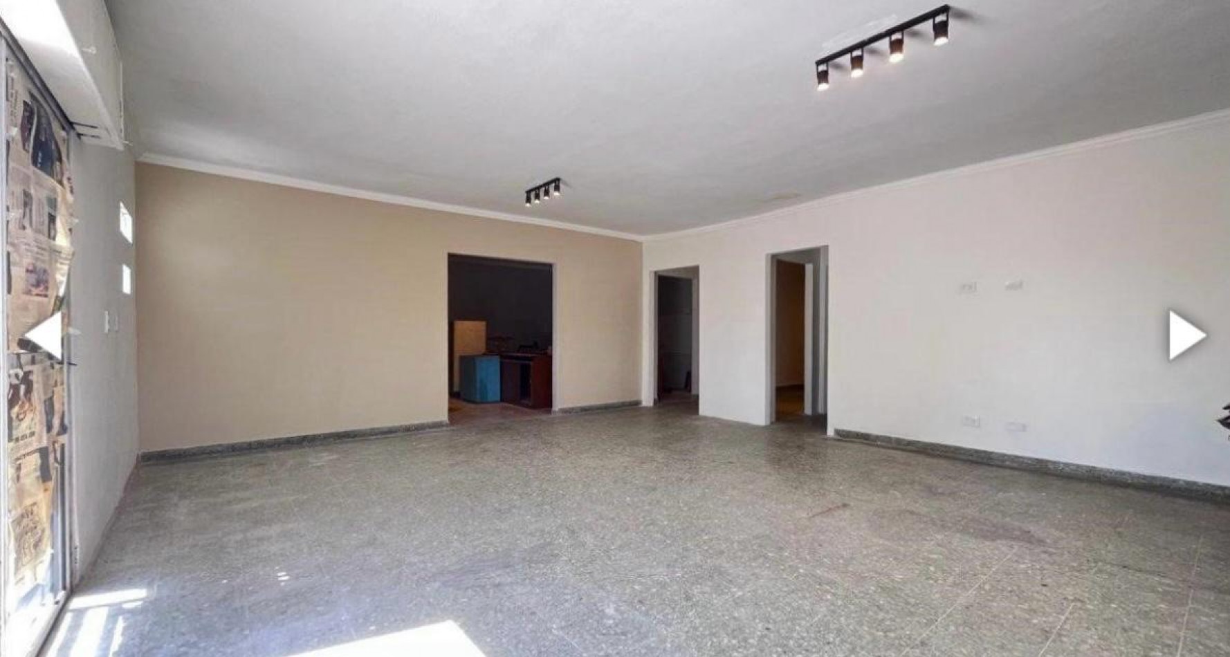 VENTA DE DEPARTAMENTO EN 1 ER PISO DE 5 AMBIENTES CON TERRAZA PROPIA