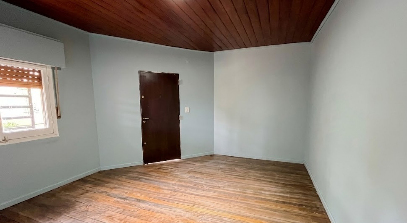 VENTA DE DEPARTAMENTO EN 1 ER PISO DE 5 AMBIENTES CON TERRAZA PROPIA