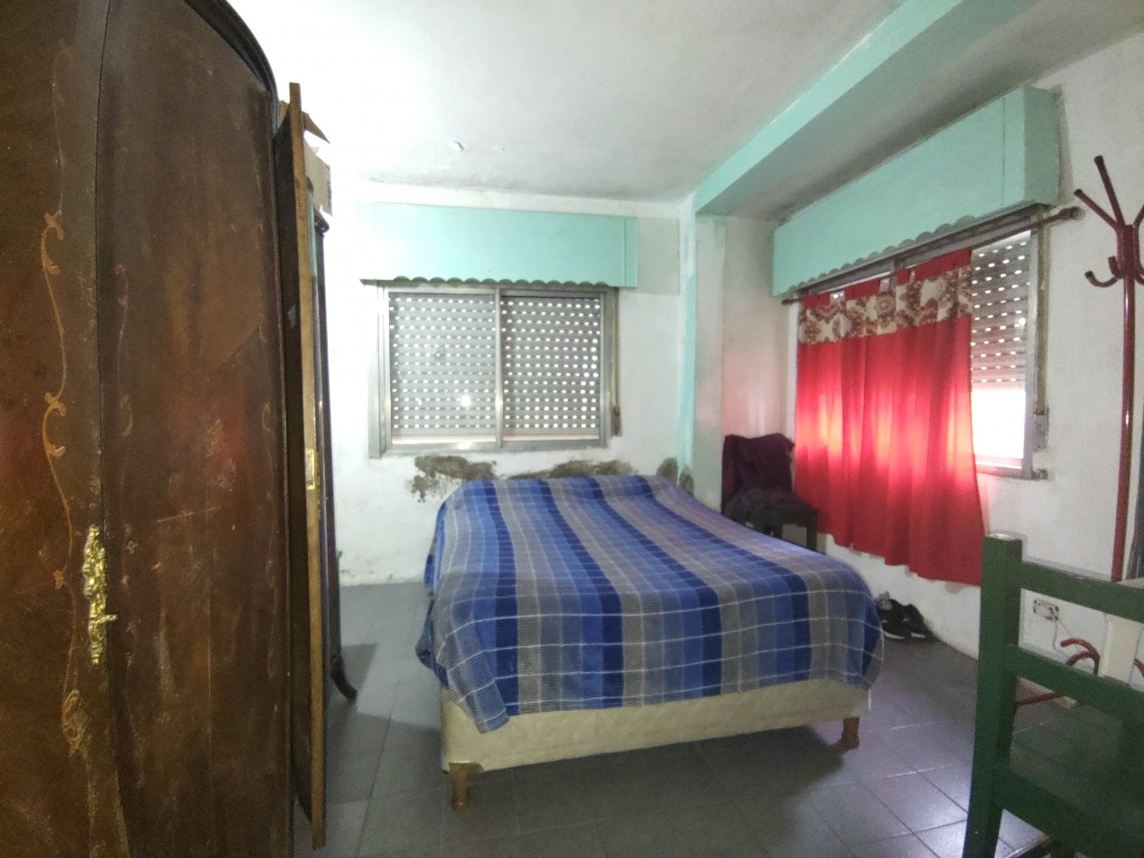 VENTA DE CASA A REFACCIONAR CON GRAN LOTE