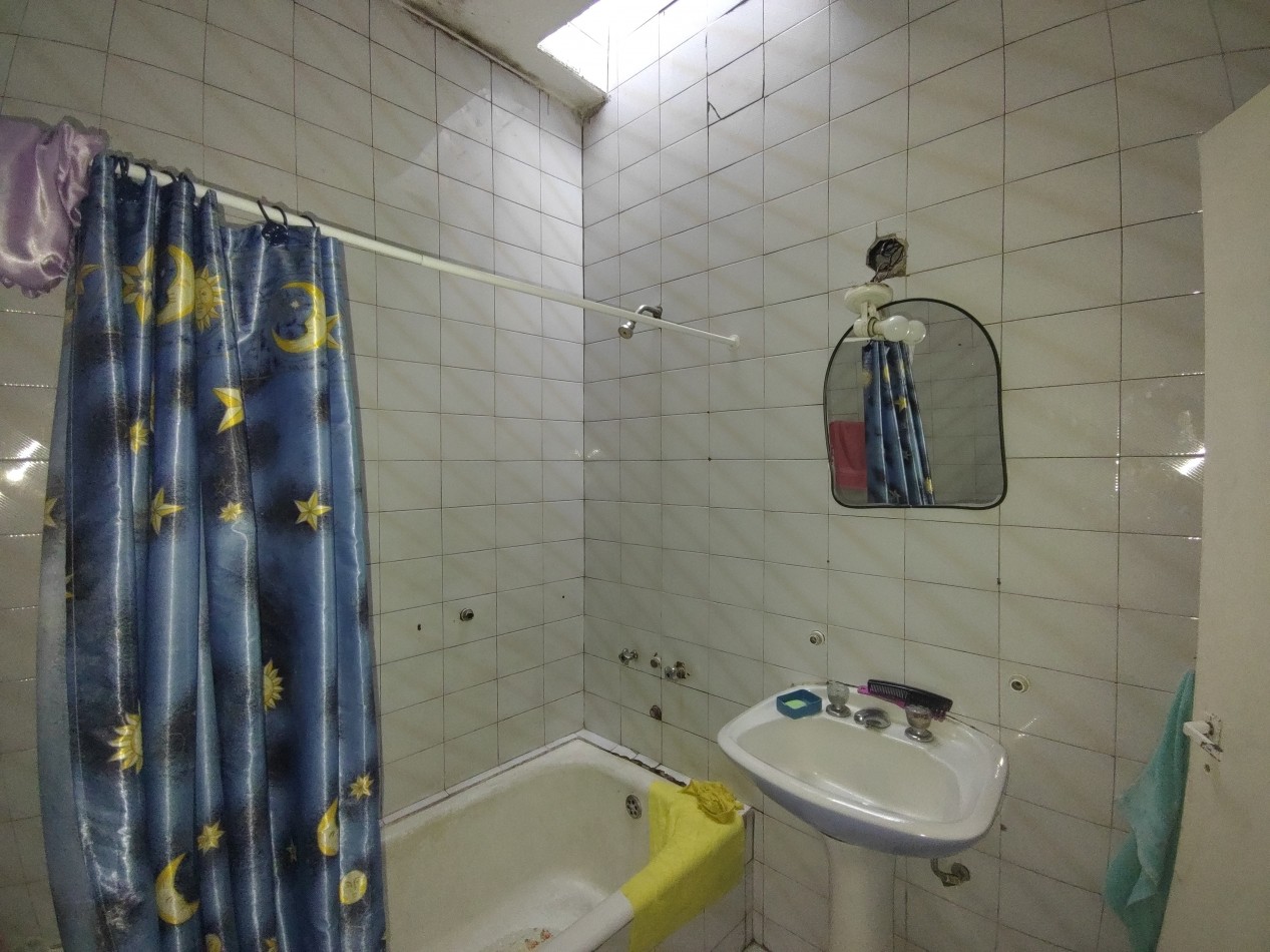 VENTA DE CASA A REFACCIONAR CON GRAN LOTE