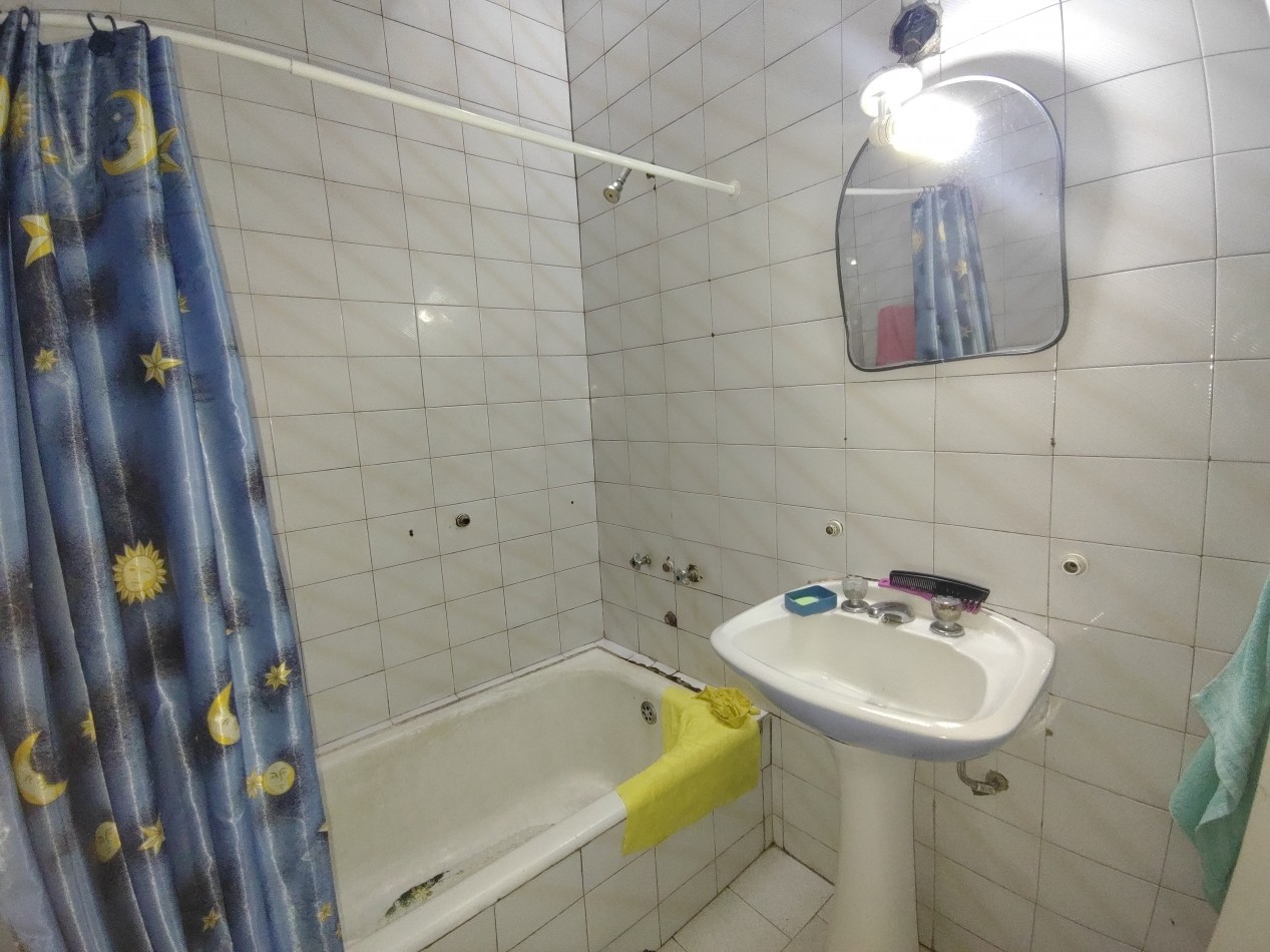 VENTA DE CASA A REFACCIONAR CON GRAN LOTE