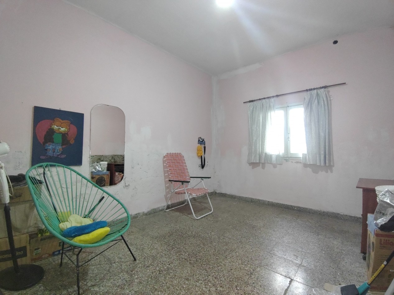 VENTA DE CASA A REFACCIONAR CON GRAN LOTE