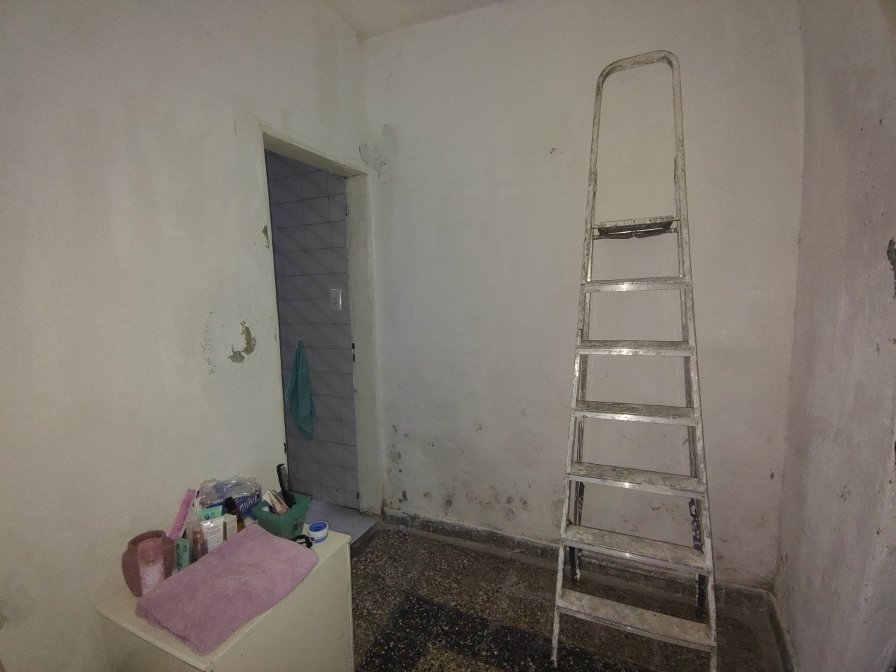 VENTA DE CASA A REFACCIONAR CON GRAN LOTE