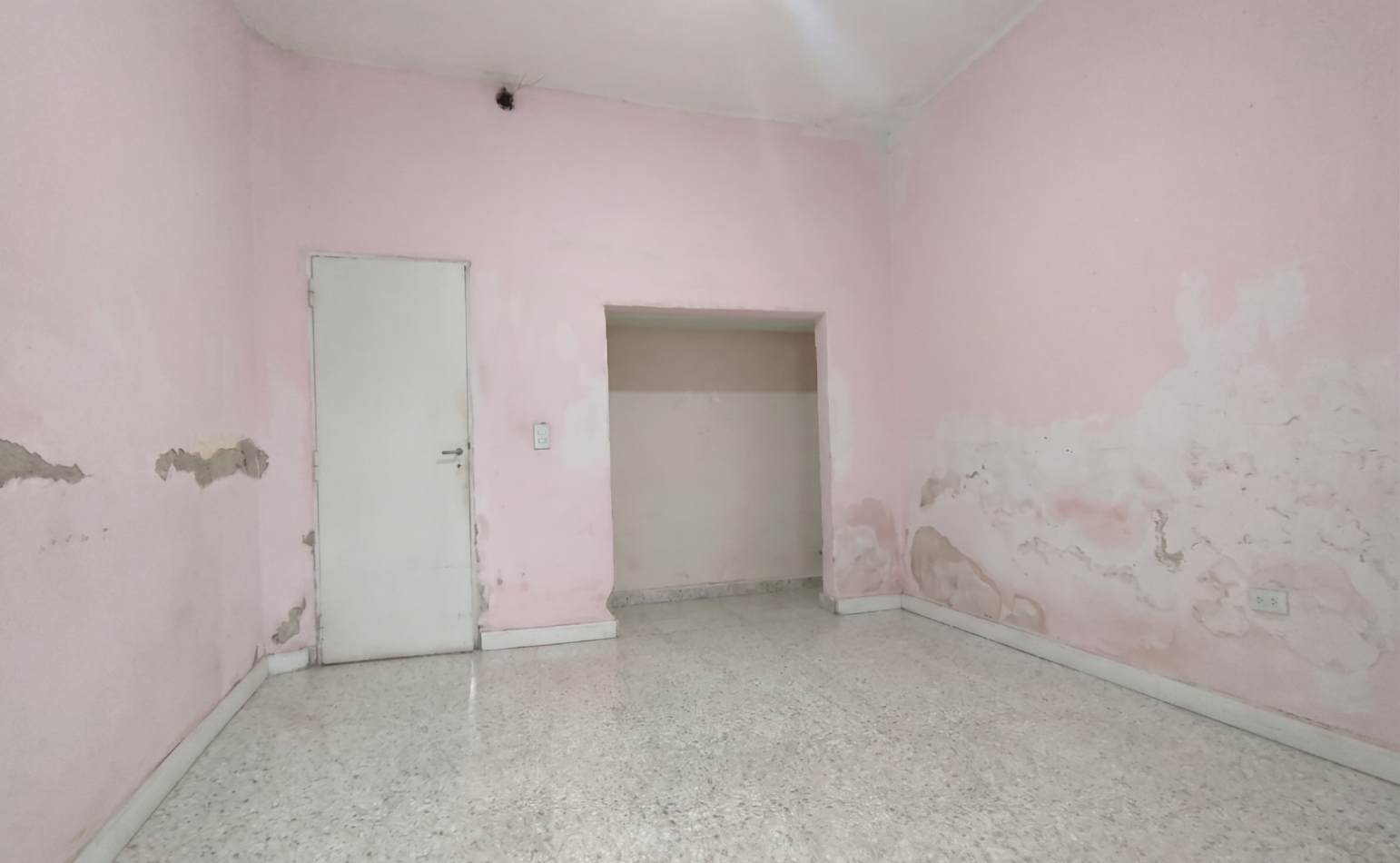 VENTA DE CASA A REFACCIONAR CON GRAN LOTE