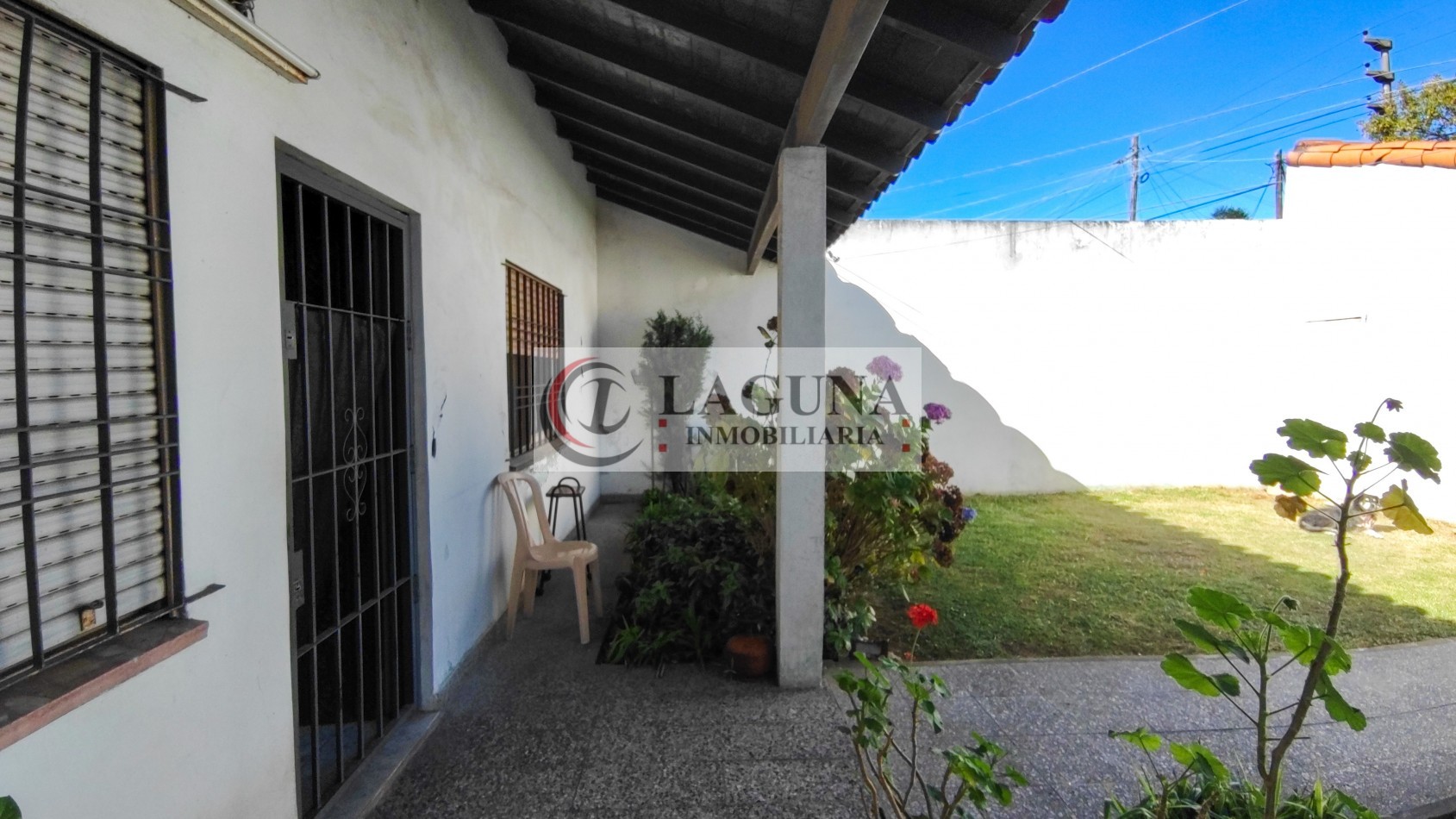 OPORTUNIDAD VENTA DE CASA CON GRAN LOTE Y GARAGE PRIVADO APTO NEGOCIO Y APTO CREDITO