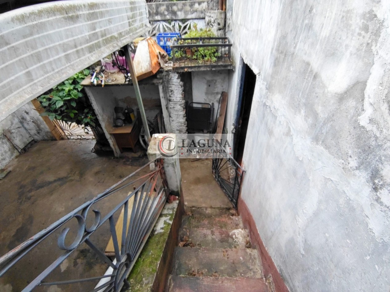 VENTA DE PROPIEDAD EN ESQUINA CON DOS VIVIENDAS A RECICLAR
