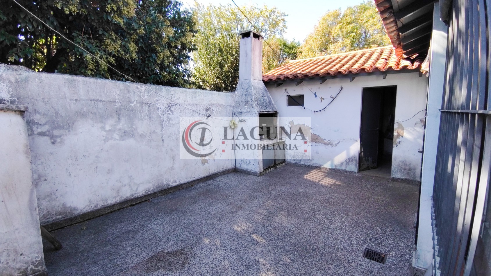 OPORTUNIDAD VENTA DE CASA CON GRAN LOTE Y GARAGE PRIVADO APTO NEGOCIO Y APTO CREDITO