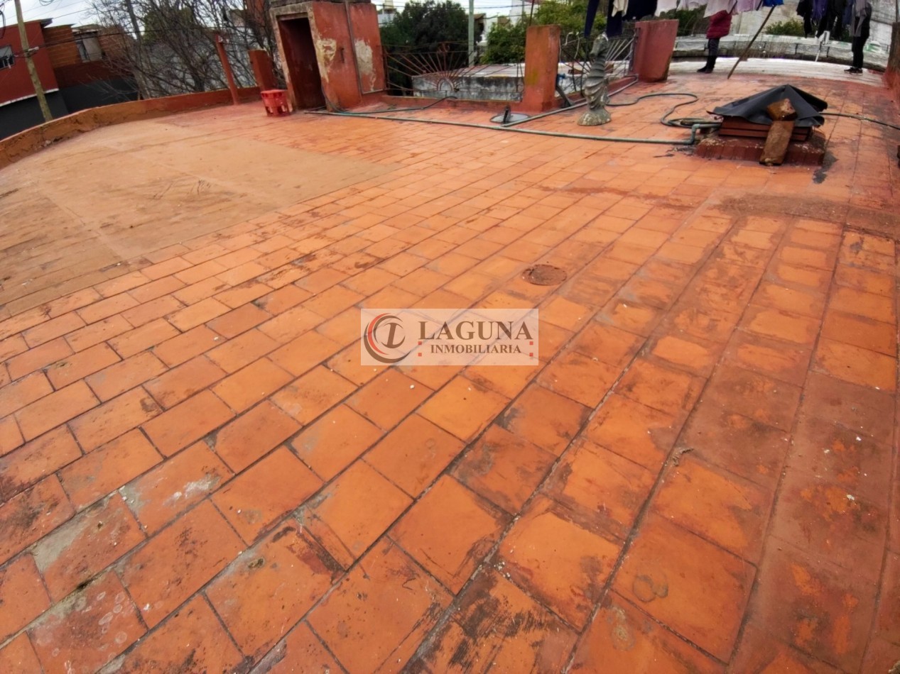 VENTA DE PROPIEDAD EN ESQUINA CON DOS VIVIENDAS A RECICLAR