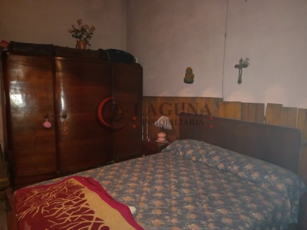 VENTA DE IMPORTANTE LOTE CON CASA A RECICLAR. IDEAL EMPRENDIMIENTO !! MUY BUENA UBICACION  SE ESCUCHAN OPFERTAS