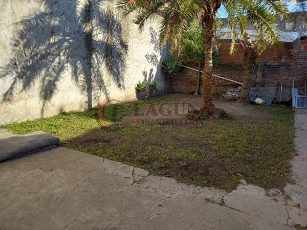 VENTA DE CASA CON DTO TIPO DUPLEX A TERMINAR con Patio y Garaje.