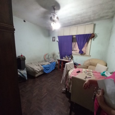 OPORTUNIDAD. VENTA DE CASA  APTA 2 FAMILIAS c/ LOCAL. 