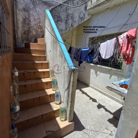 OPORTUNIDAD. VENTA DE CASA  APTA 2 FAMILIAS c/ LOCAL. 