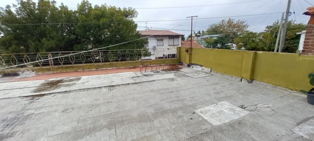 VENTA DE CASA EN ESQUINA CON TERRAZA, PATIO Y GARAJE + DTO 2 AM A TERMINAR. SE FINANCIA ! CONSULTE