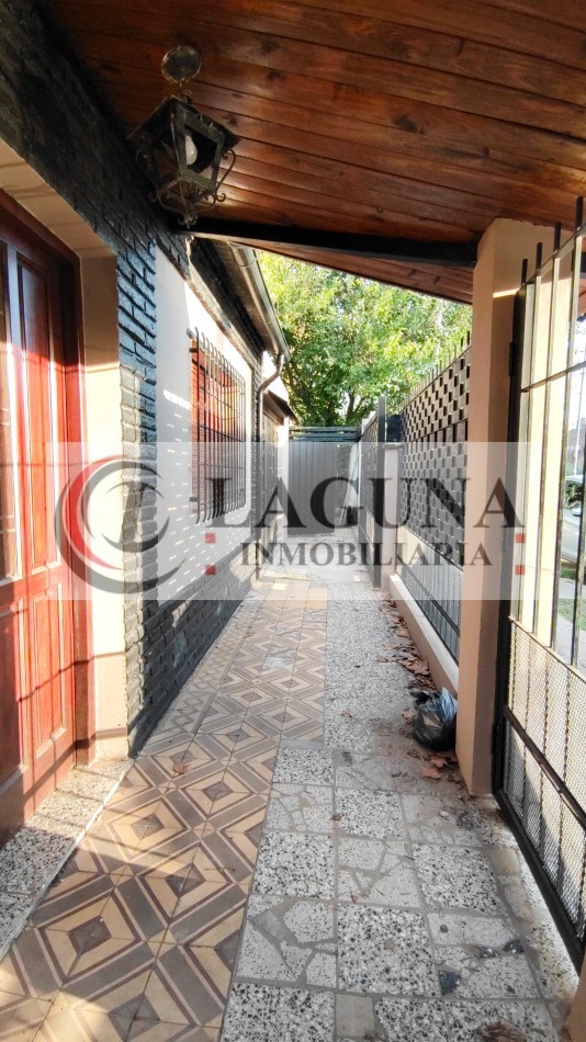 VENTA DE CASA MODERNIZADA CON GRAN LOTE, GARAGE Y GALPON