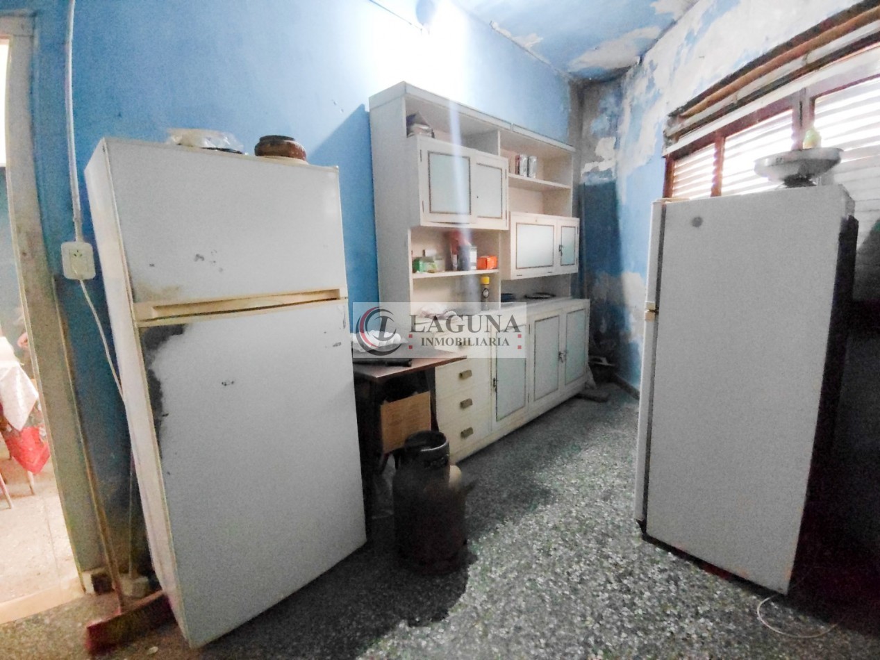 VENTA DE PROPIEDAD EN ESQUINA CON DOS VIVIENDAS A RECICLAR