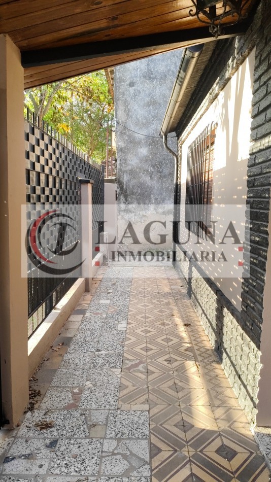 VENTA DE CASA MODERNIZADA CON GRAN LOTE, GARAGE Y GALPON