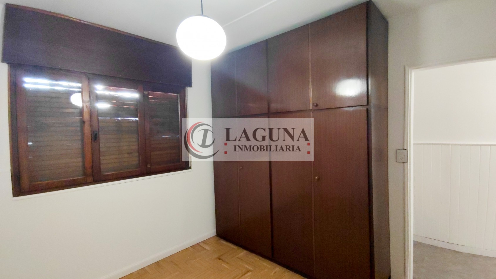 VENTA DE CASA MODERNIZADA CON GRAN LOTE, GARAGE Y GALPON