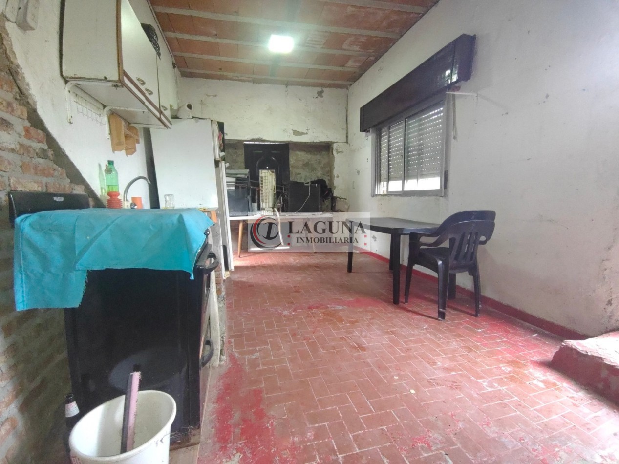 VENTA DE PROPIEDAD EN ESQUINA CON DOS VIVIENDAS A RECICLAR