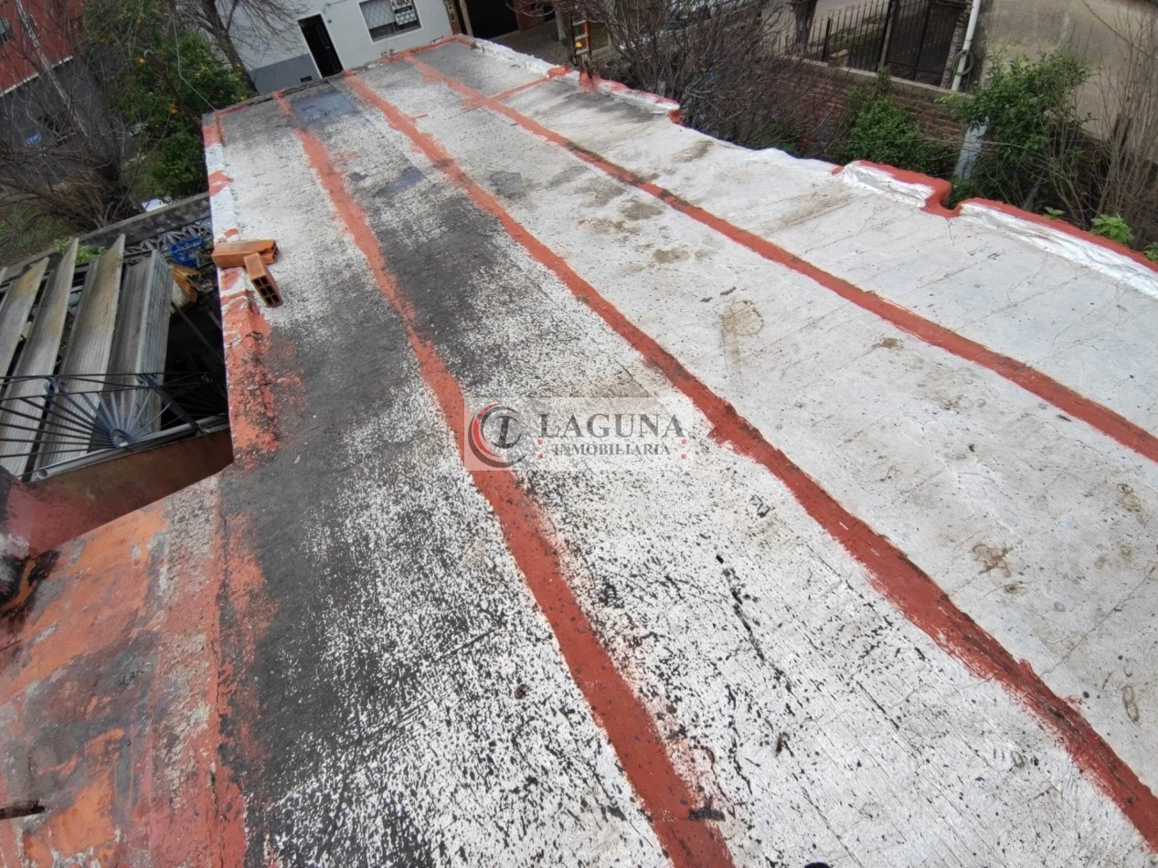 VENTA DE PROPIEDAD EN ESQUINA CON DOS VIVIENDAS A RECICLAR