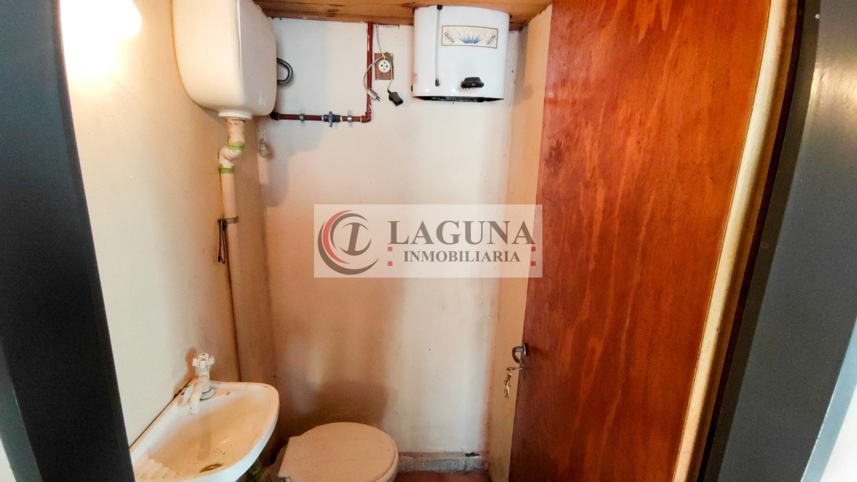 OPORTUNIDAD VENTA DE CASA CON GRAN LOTE Y GARAGE PRIVADO APTO NEGOCIO Y APTO CREDITO