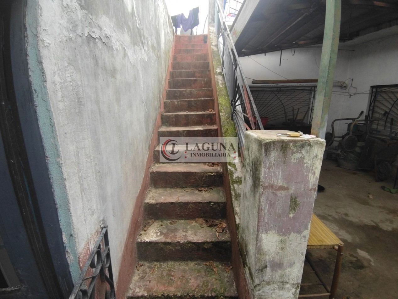 VENTA DE PROPIEDAD EN ESQUINA CON DOS VIVIENDAS A RECICLAR