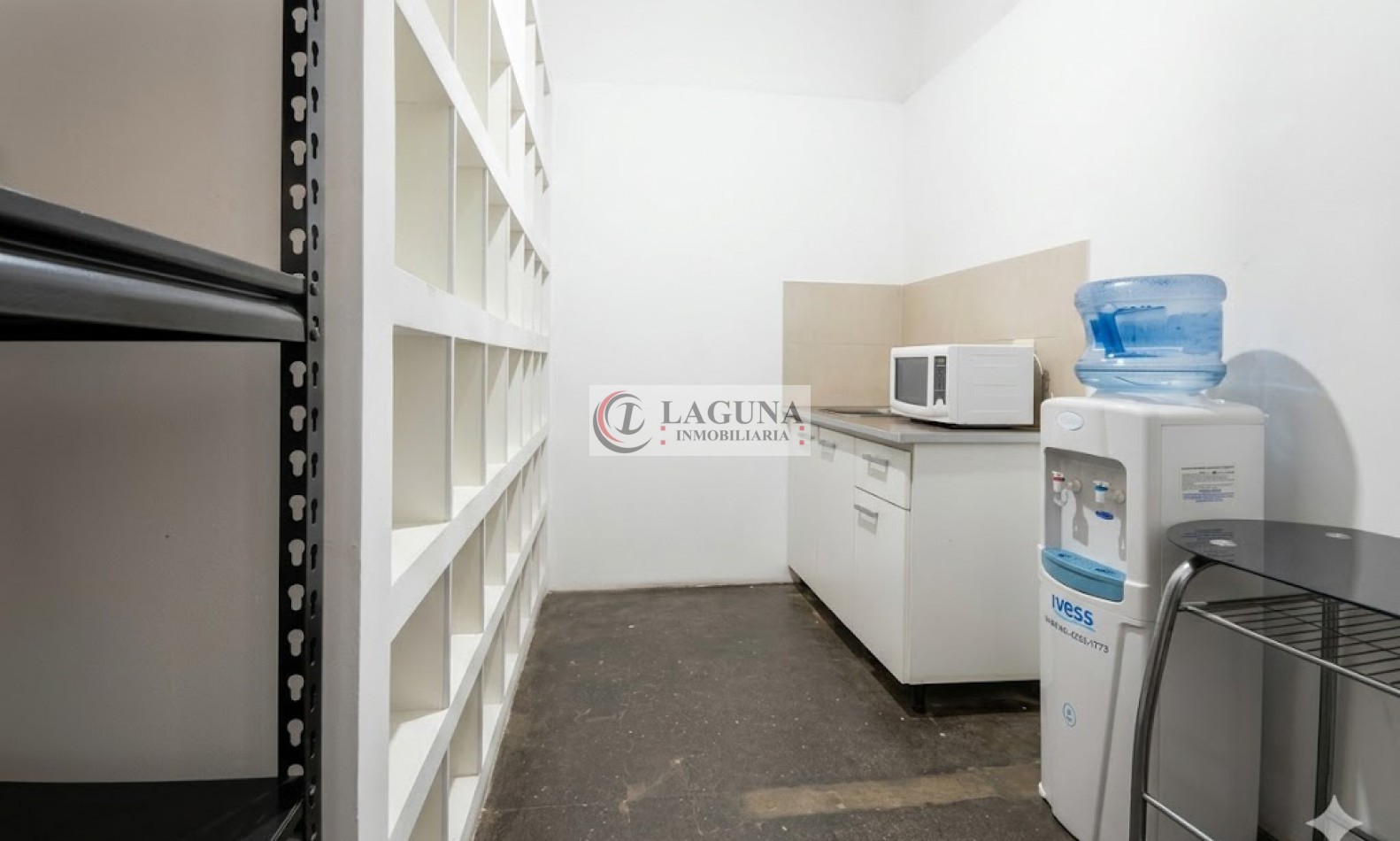 ALQUILER EXCELENTE LOCAL COMERCIAL Y OFICINAS SOBRE AV. HIPOLITO YRIGOYEN - BANFIELD
