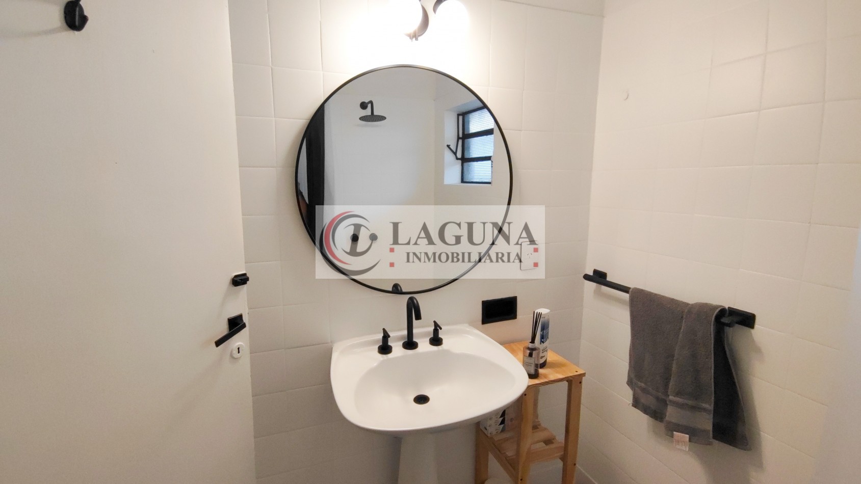 VENTA DE CASA MODERNIZADA CON GRAN LOTE, GARAGE Y GALPON
