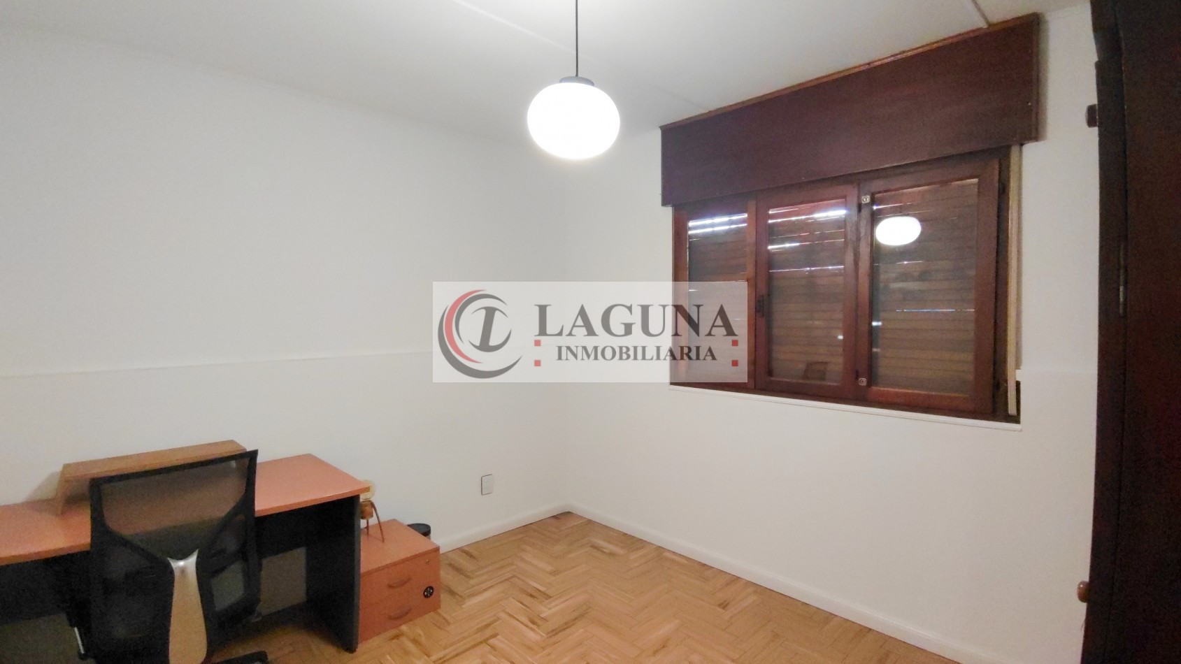 VENTA DE CASA MODERNIZADA CON GRAN LOTE, GARAGE Y GALPON
