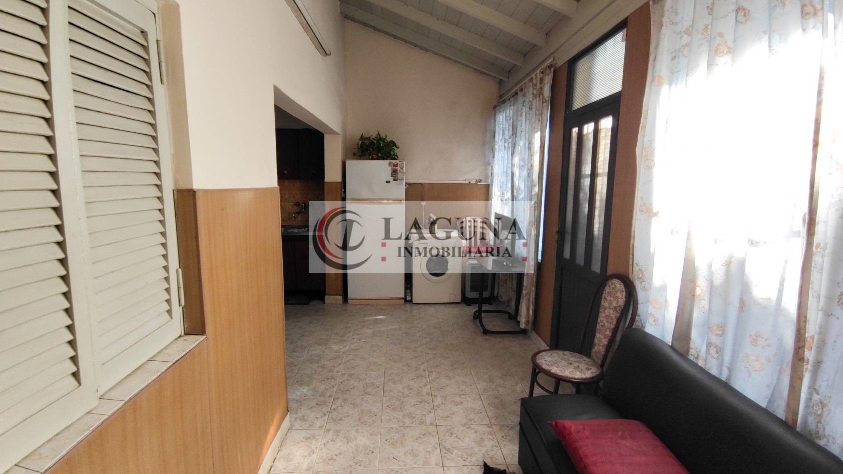 OPORTUNIDAD VENTA DE CASA CON GRAN LOTE Y GARAGE PRIVADO APTO NEGOCIO Y APTO CREDITO