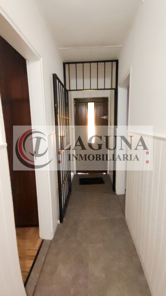 VENTA DE CASA MODERNIZADA CON GRAN LOTE, GARAGE Y GALPON