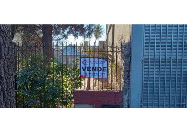 VENTA DE CASA CON AMPLIO TERRENO, MUY BUENA UBICACION.  SE ESCUCHAMOS OFERTAS!!